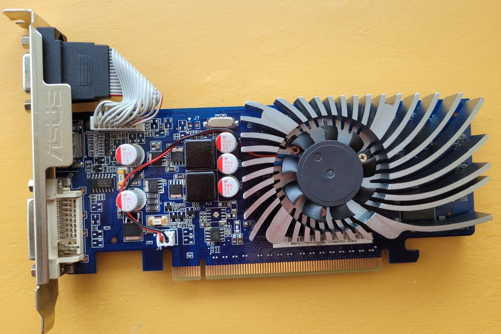 Видеокарта ASUS N210.512mb.