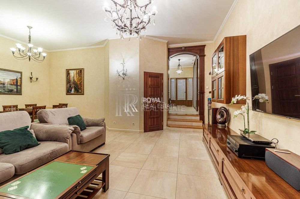 Продаж Таунхаусу 245 м2 КМ Золоті Ворота Козин Київська обл З Ремонтом