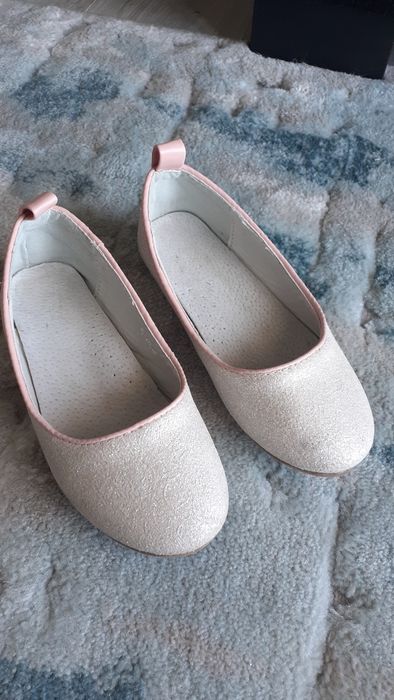 Sapatos com brilhantes tamanho 29