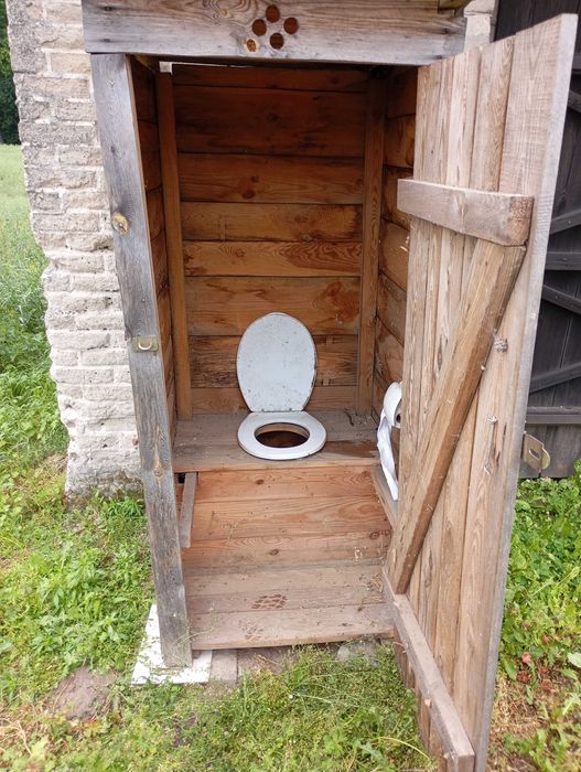 WC ubikacja drewniana