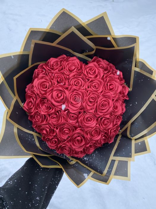 Букет з атласної троянди