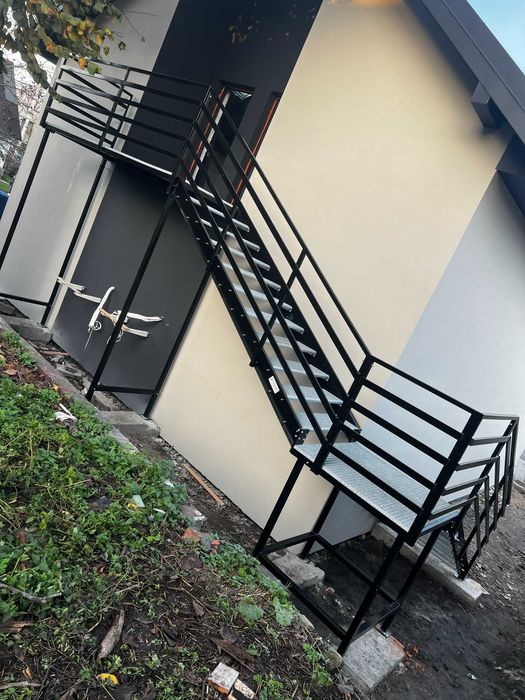 Schody zewnętrzne metalowe