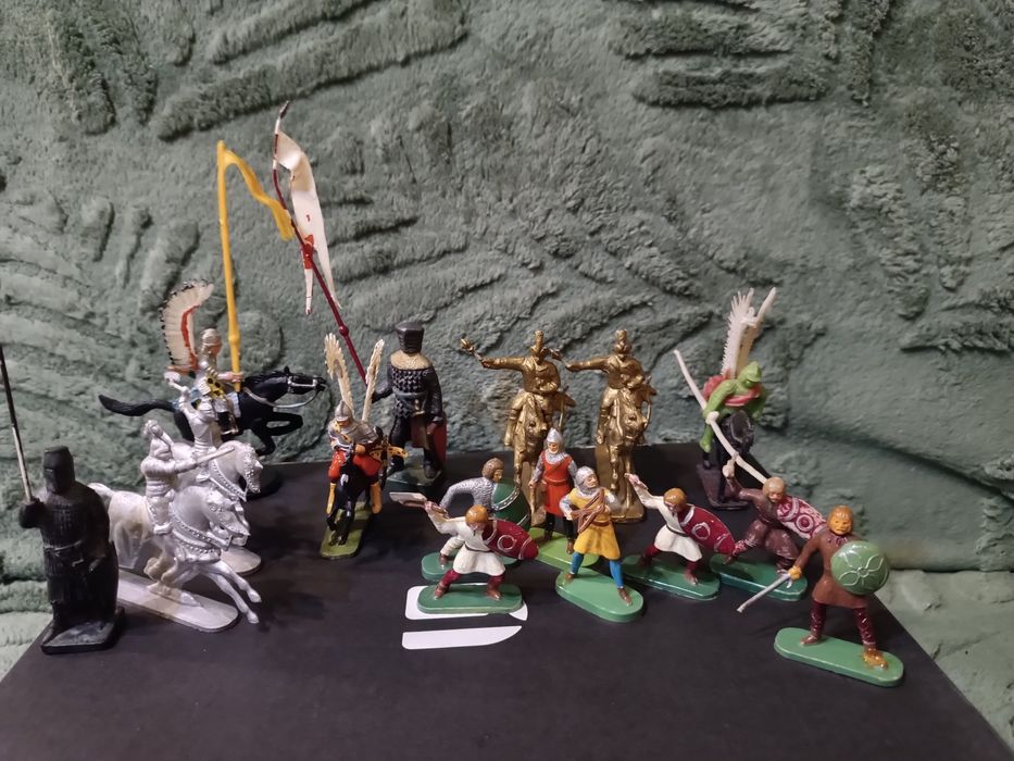 Żołnierzyki z okresu PRL, różne figurki