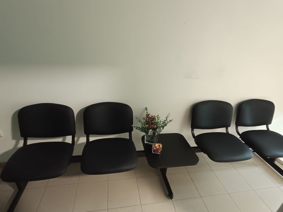 Cadeiras / Bancada de espera Escritório