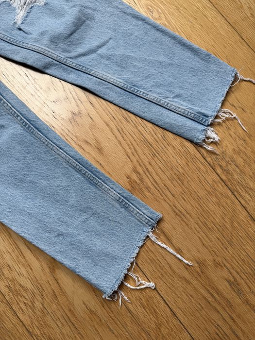 Джинси мом з потертостями і необробленим краєм denim xs