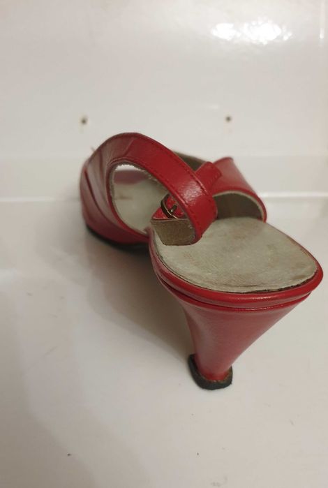 Вінтажні шкіряні червоні босоніжки р. 38 Нові