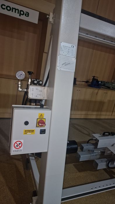 Prensa hidraulica com 3 cavaletes da marca scm maquina nova