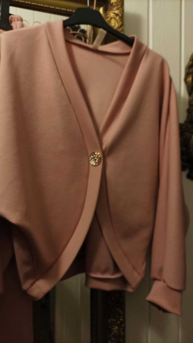 Nowy komplet damski madelko , pudrowy roz.