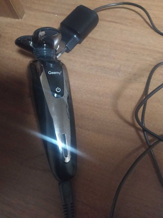 Продам електо-бритву Geemy