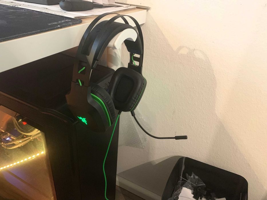 Держатель, крепление для наушников