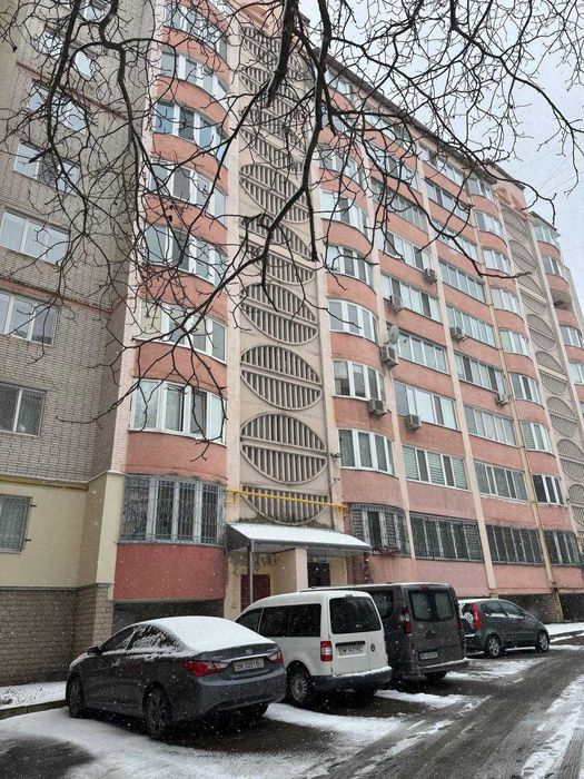 Простора 2-кімнатна квартира на Буковинській в новому будинку