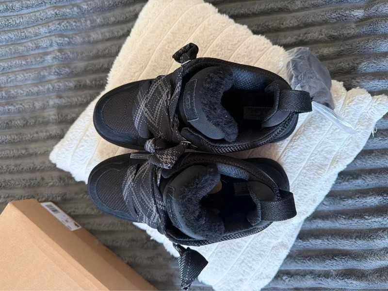 UGG UGG Lowmel Black R.40