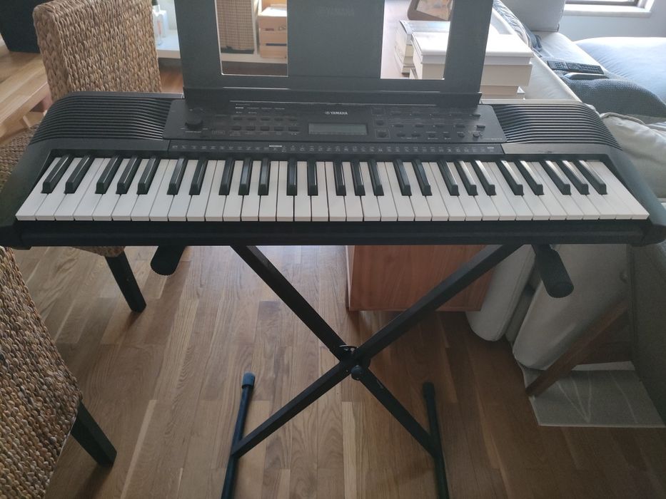 Teclado Yamaha PSR E272
