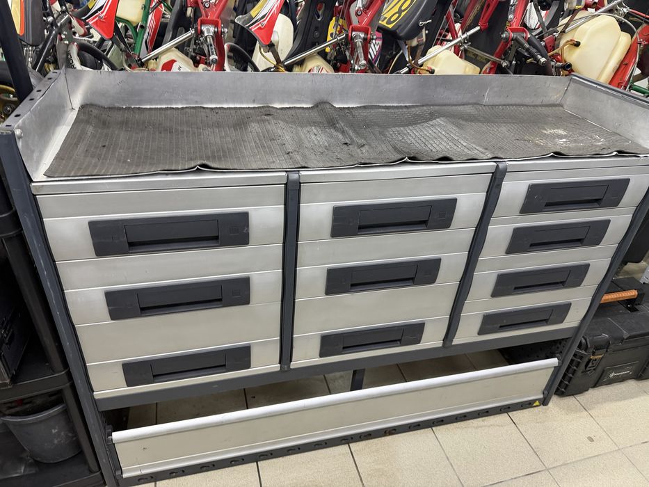 Zabudowa serwisowa Bott