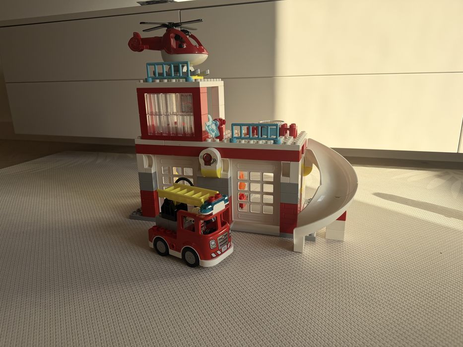 LEGO DUPLO 10970 Remiza strażacka z helikopterem