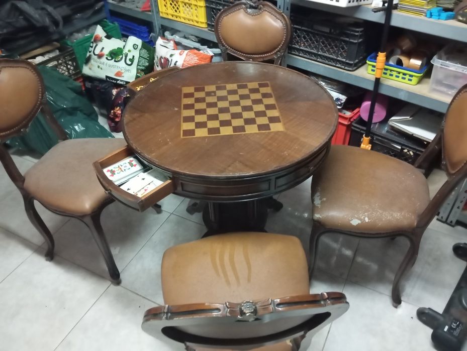 Mesa vintage de jogos