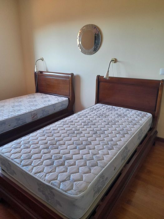 Camas solteiro em cerejeira