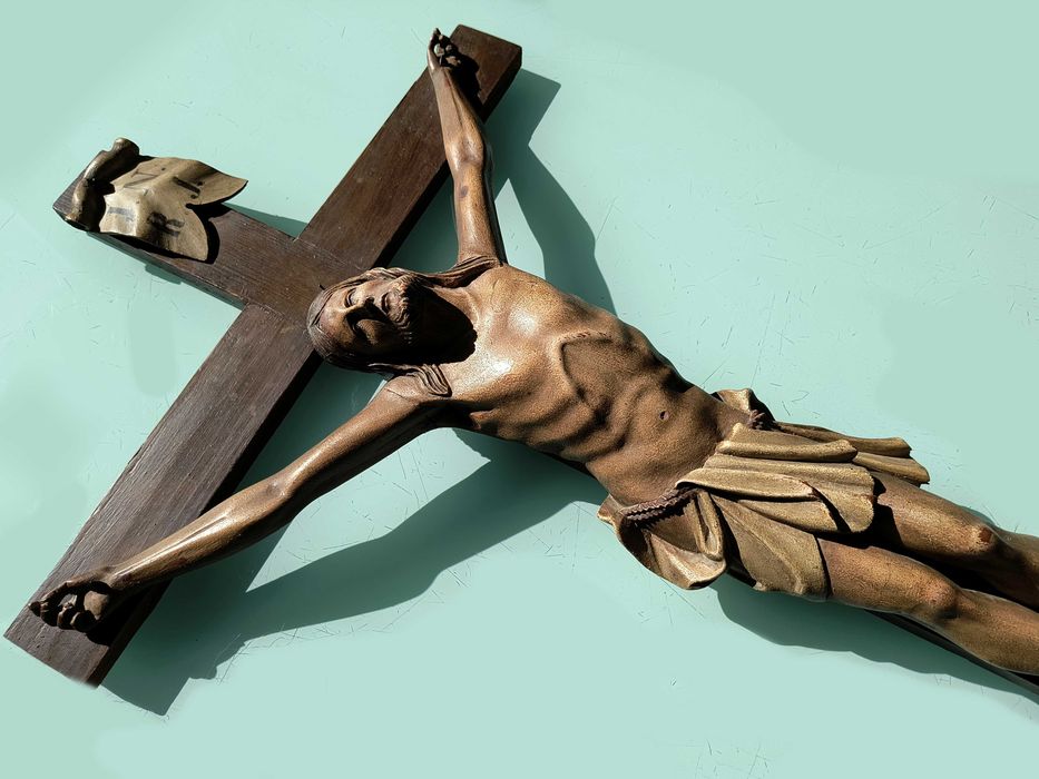 Drewniany krzyż (95 cm) z przełomu XIX/XX wieku