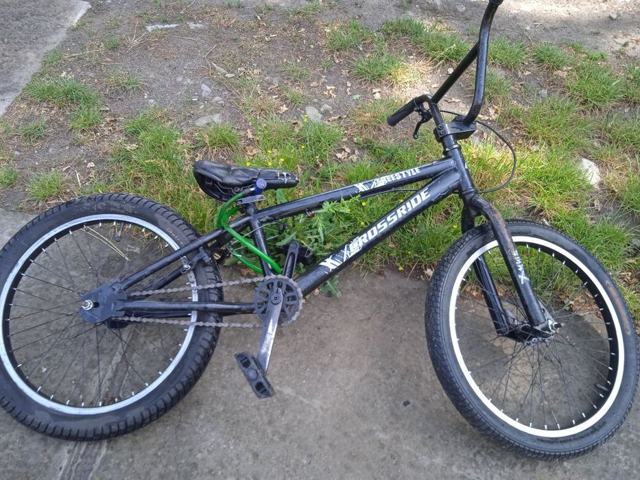 Велосипед BMX в хорошем состоянии