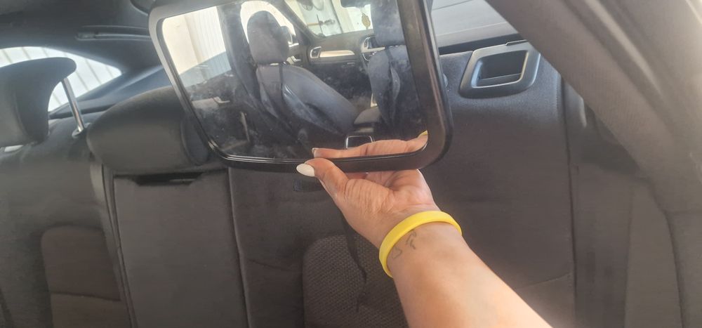 Espelho para ver o bebé no carro