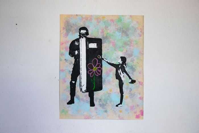 Tela 86x69cm MANI-KURE - Girl Drawing On Officer