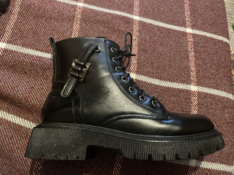 Жіноче взуття  б/у