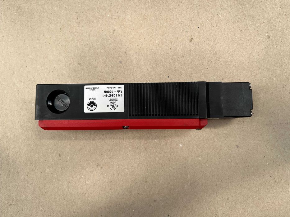 EUCHNER TP3-4141A024M 084270 Safety Switch 24V