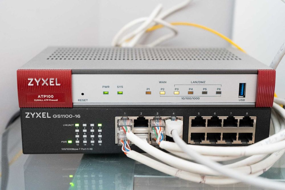 Firewall Zyxel ATP-100 + Zyxel NWA50X + Zyxel GS1100-16