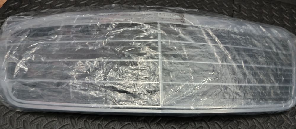 Grelha  frontal capô Mercedes w210( NOVA)