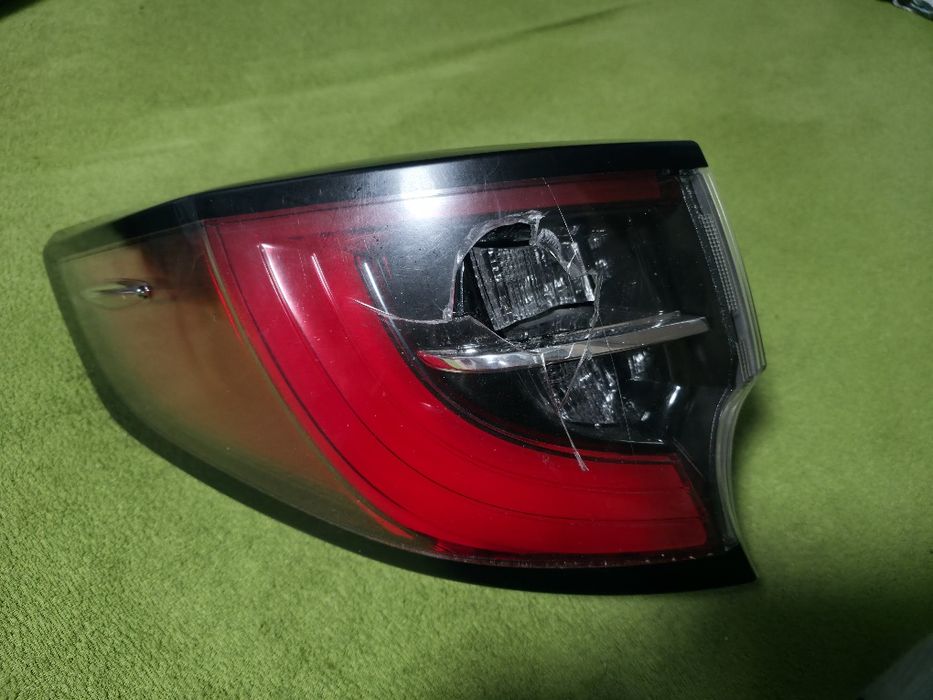 Toyota Corolla E21 Kombi lampa tył lewa LED 81561-02D30 ORYGINAŁ uszkodzona
