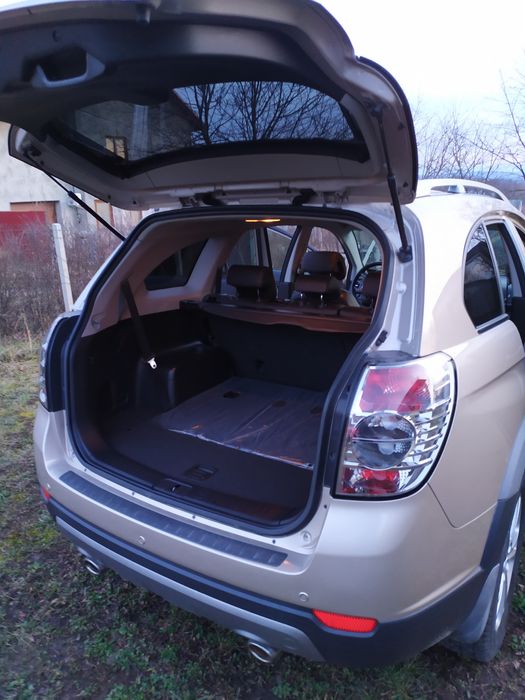 Автомобиль Chevrolet Captiva.