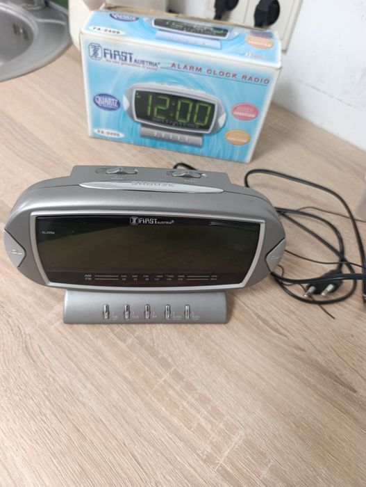 Radio budzik na prąd i baterie
