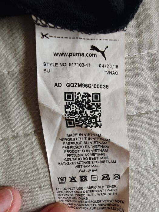 Czarna koszulka że złotym napisem Puma rozm L