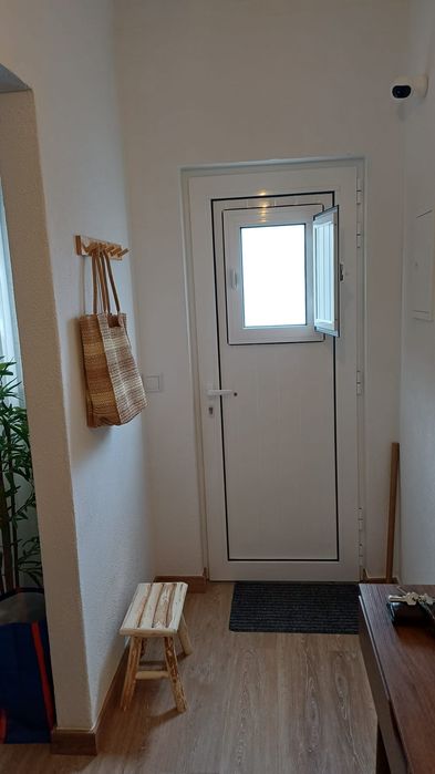 Moradia T2 remodelada, quintal, garagem