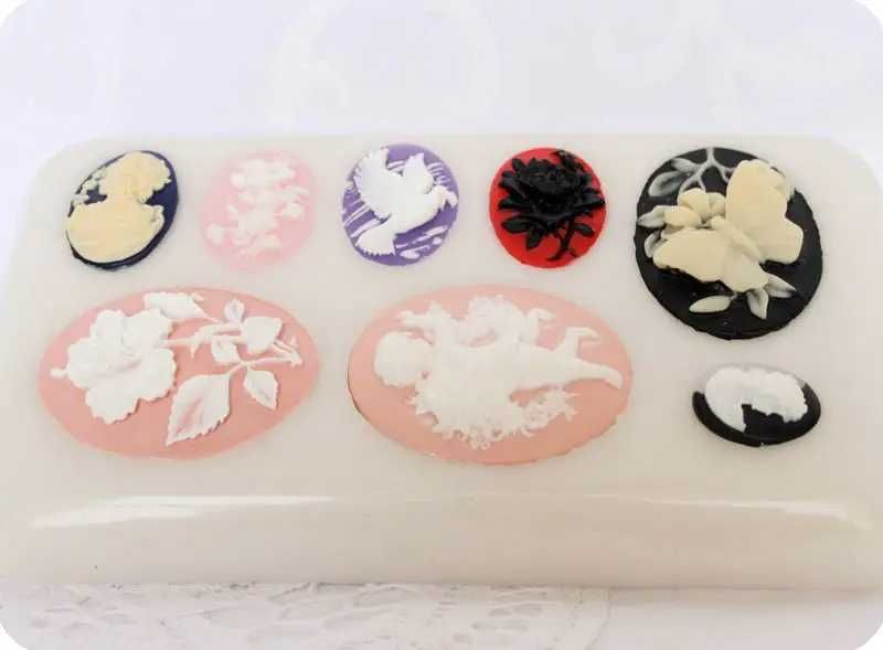 Молди для епоксидної смоли, полімерної глини та харчових продуктів