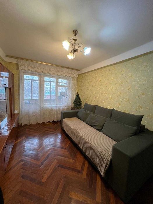 Вишгород, Дніпровська вул. 8,    2х кімн. квартира 46 кв.м. Центр.