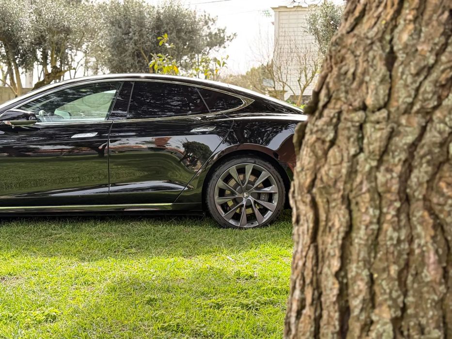 Tesla Model S Long Range