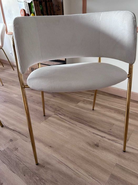Cadeiras SKLUM– bombazina bege com pés dourados – como novas – 50€
