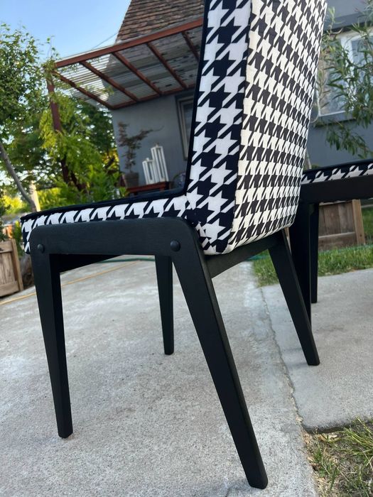 Krzesła Aga po renowacji PRL