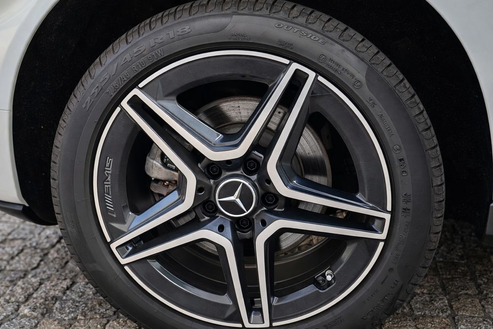 Mercedes A250e AMG Line | 218cv | 17. 500km | Híbrido Plug-in.