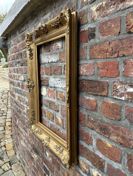 Moldura antiga folheada a ouro Rococó