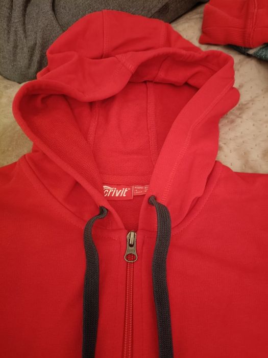 Czerwona bluza z kapturem S Esmara