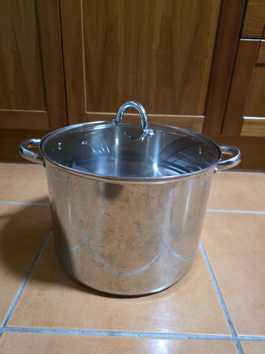 Panela grande impecável