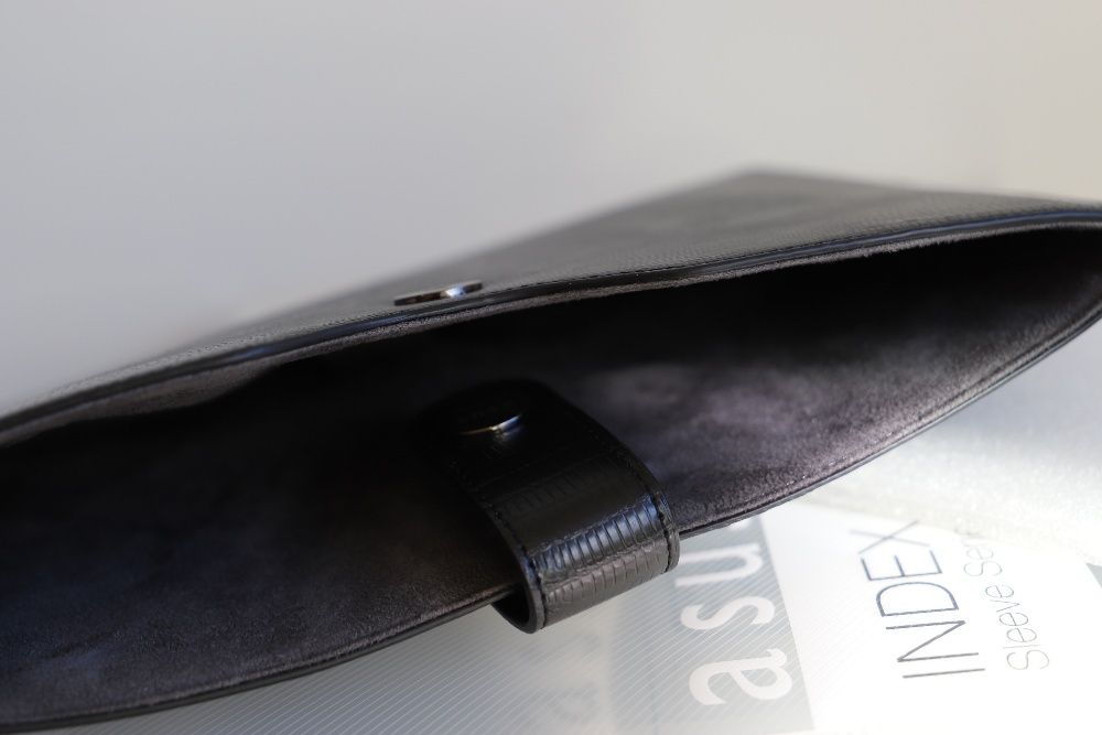 Mala portátil Asus Index 10 Sleeve em pele preta