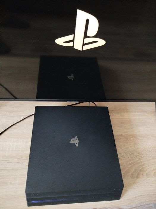 Продам PS4 Pro б/у в отличном состоянии.