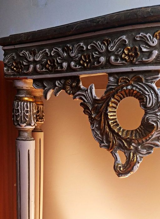 Conjunto credência e espelho (antiguidade)