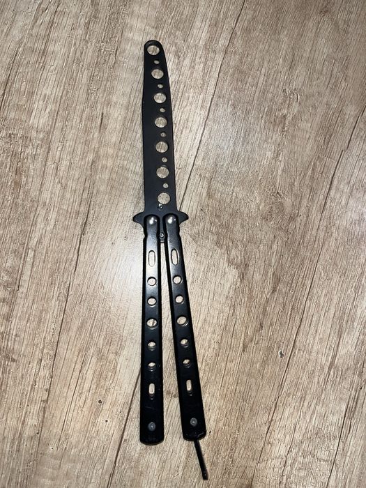 Czarny motylek treningowy