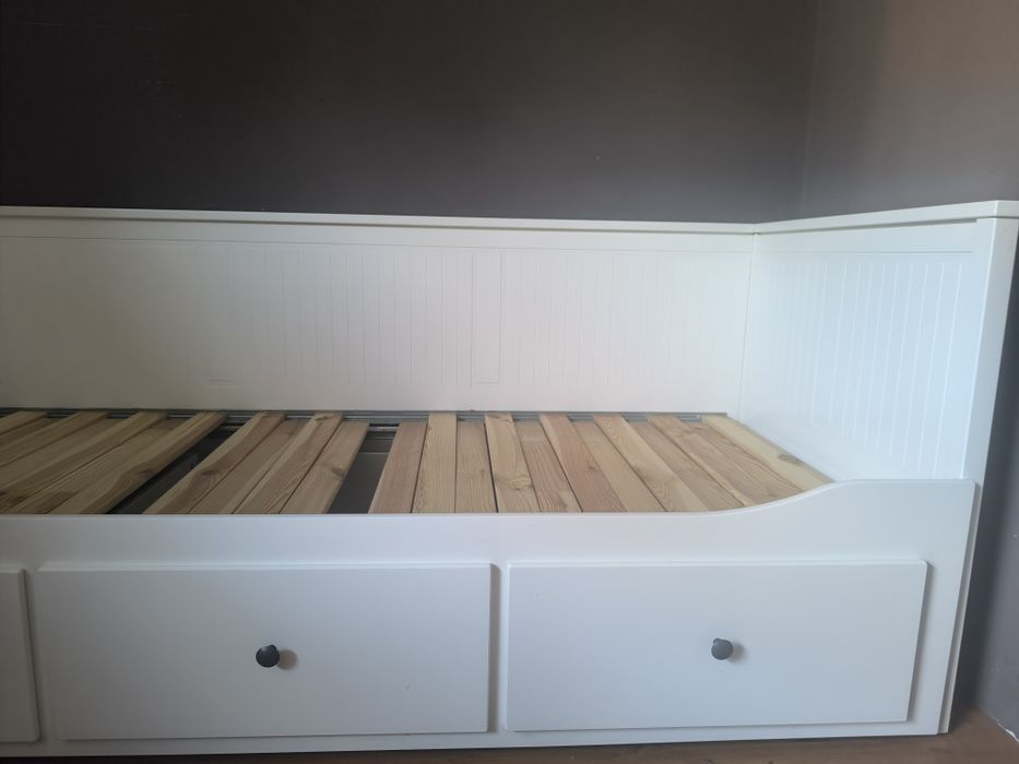 Hemnes białe łóżko z szufladami