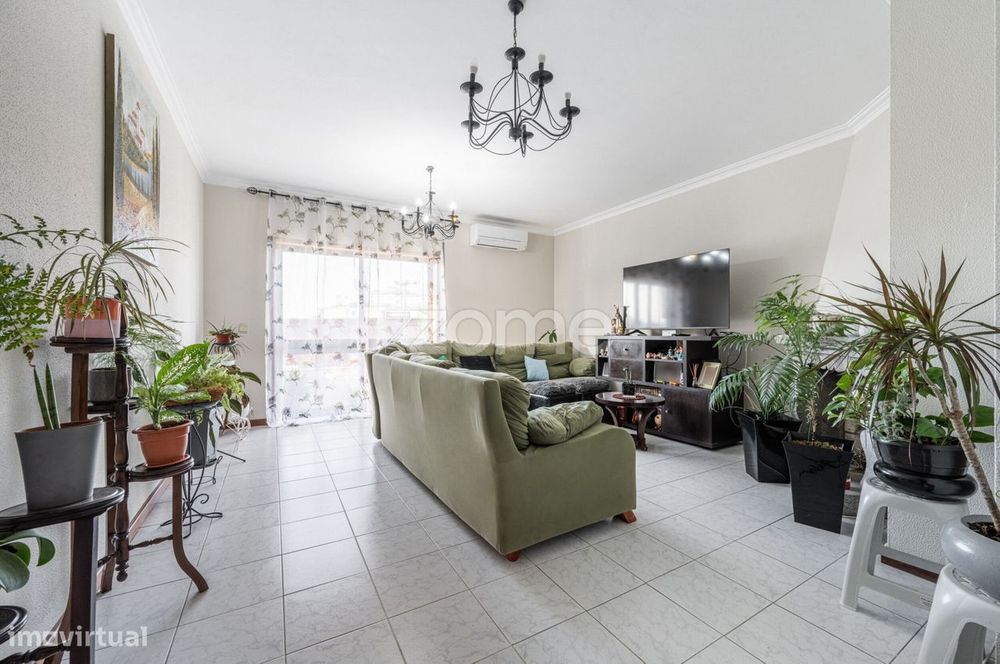 Apartamento T3 com 2 Varandas - Box , Junto à Estação de S. Romão