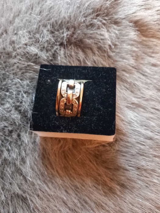 Anel de prata e ouro muito bonito e com zircônias